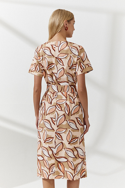 Платье персикового цвета с принтом длины миди и поясом