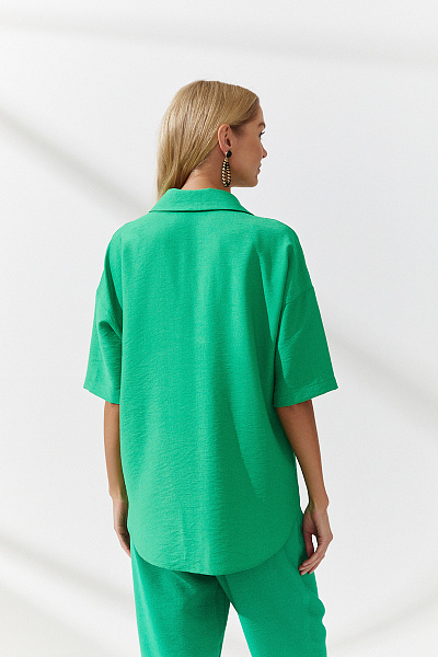 Блуза зеленая с отложным воротником и короткими рукавами