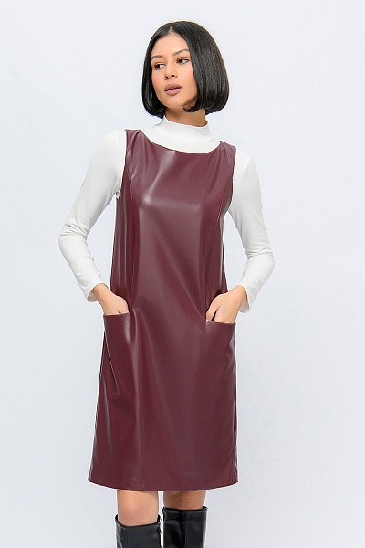 Платье бордового цвета длины мини из искусственной кожи свободного силуэта без рукавов