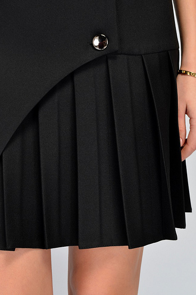 Платье черное на запах длины мини с плиссированной юбкой