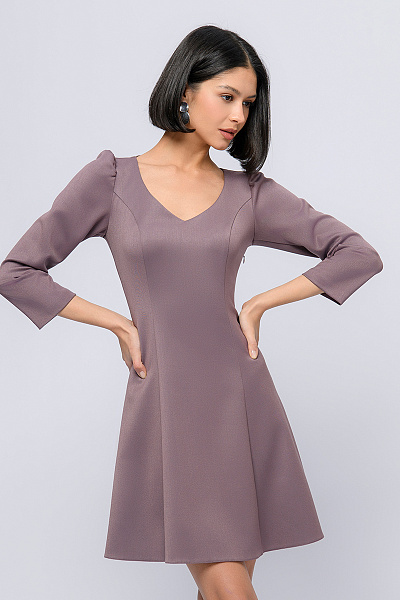 Платье цвета мокко длины мини с рукавами 3/4 и v-образным вырезом