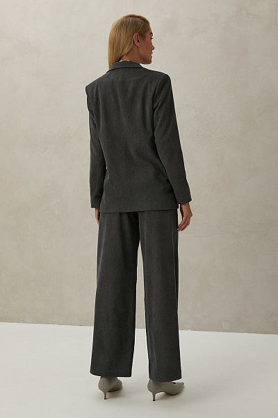Жакет вельветовый серого цвета с длинными рукавами и накладными карманами