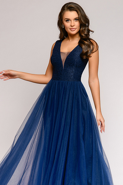 Платье синего цвета длины макси с кружевной отделкой без рукавов