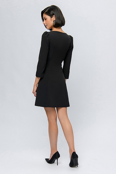 Платье черное длины мини с рукавами 3/4 и v-образным вырезом