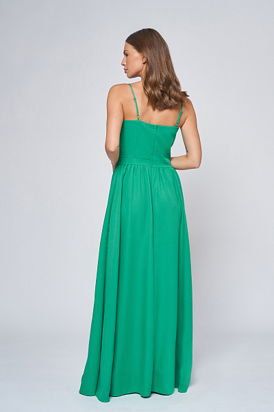 Платье зеленого цвета длины макси на бретелях и с разрезом на юбке