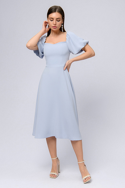 Платье серо-голубого цвета длины миди с открытыми плечами