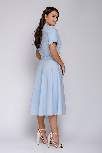 Платье голубое длины миди с короткими рукавами