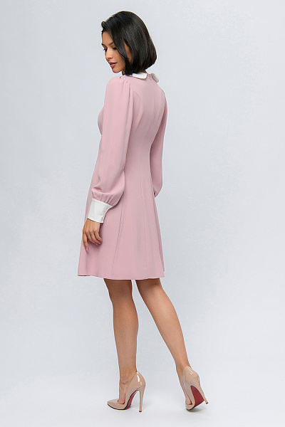 Платье розовое длины мини с отложным воротничком