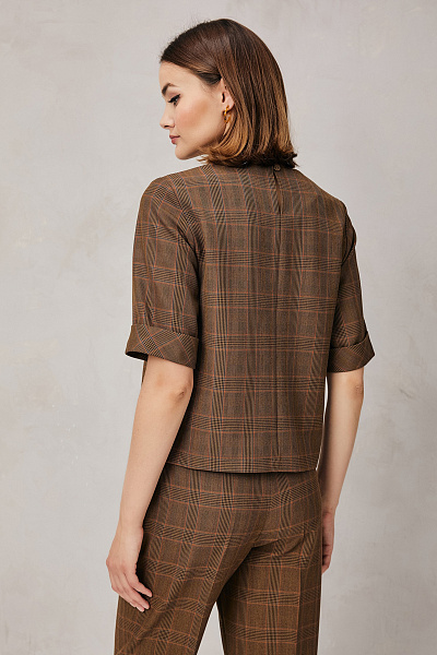 Блуза коричневая с принтом и короткими рукавами