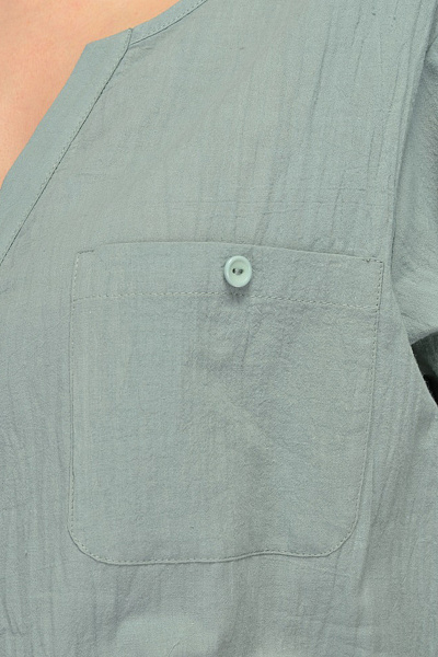 Блуза фисташкового цвета с короткими рукавами и разрезами по бокам